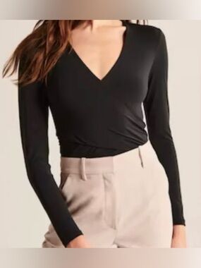Abercrombie Soft AF V-Neck Long Sleeve Top Size S Super Soft Staple Basic